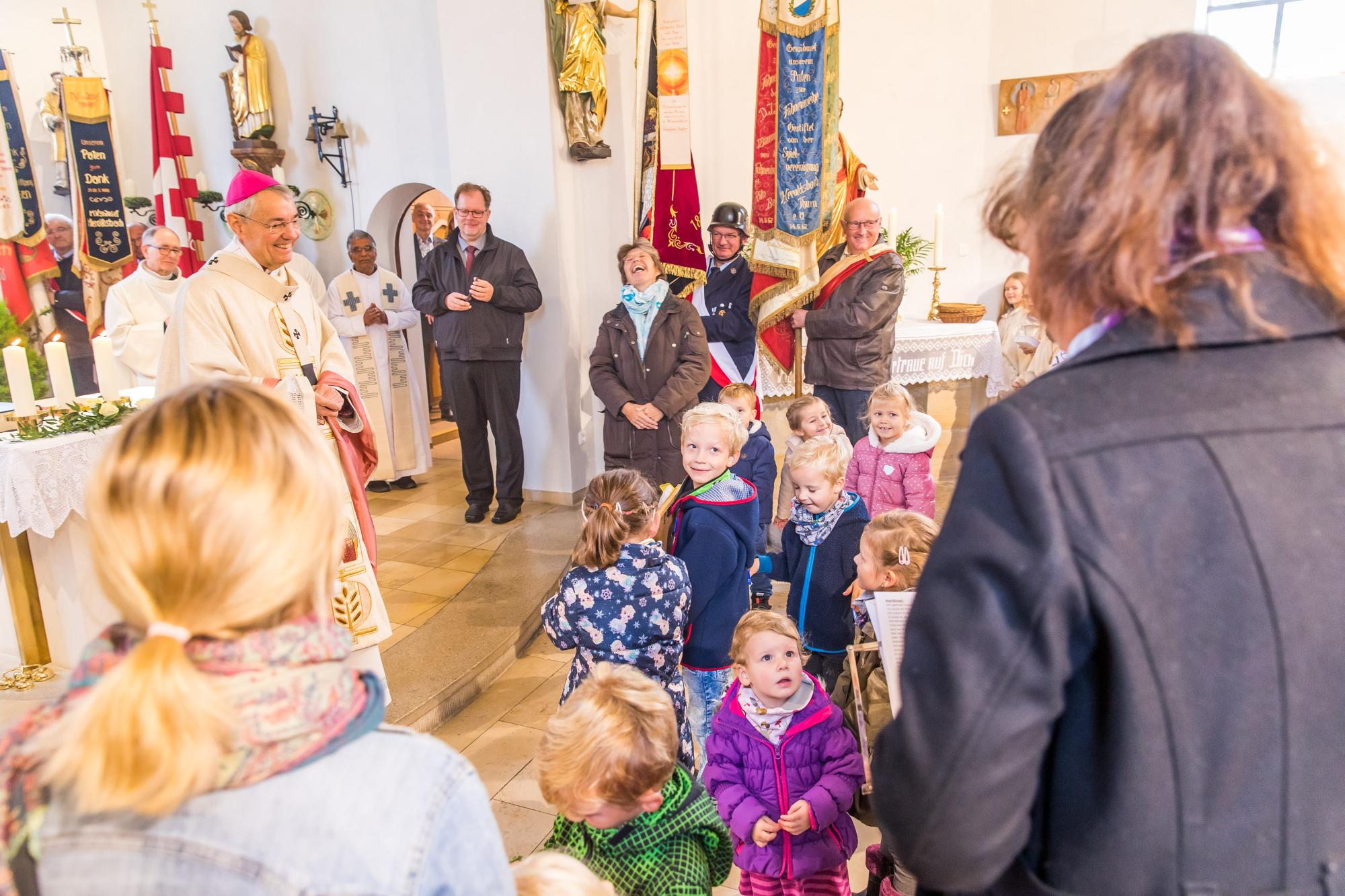 Wir begrüßen H. H. Erzbischof Dr. Ludwig Schick zum Festgottesdienst