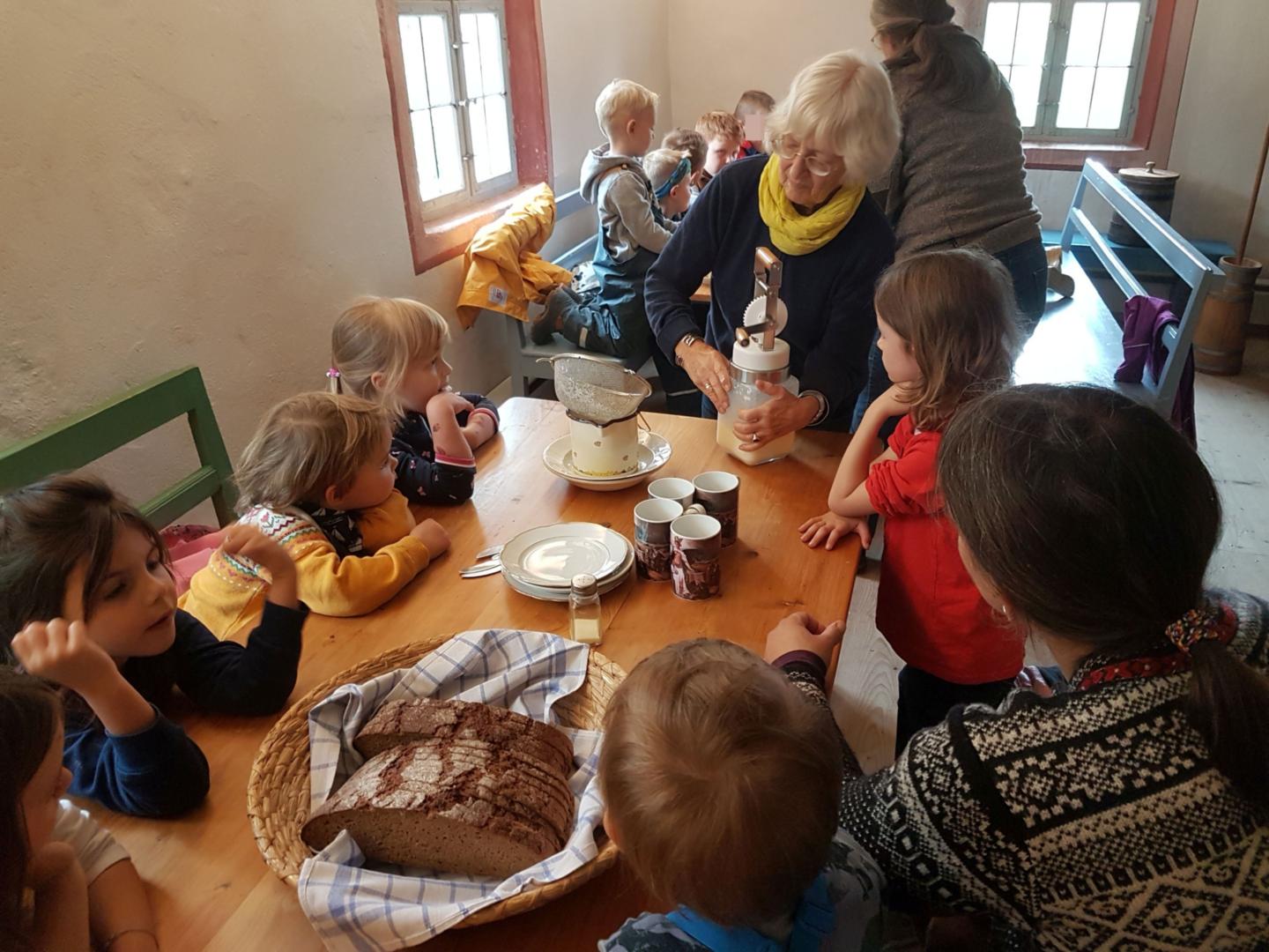 Von der Kuh zum Butterbrot (c) Kita