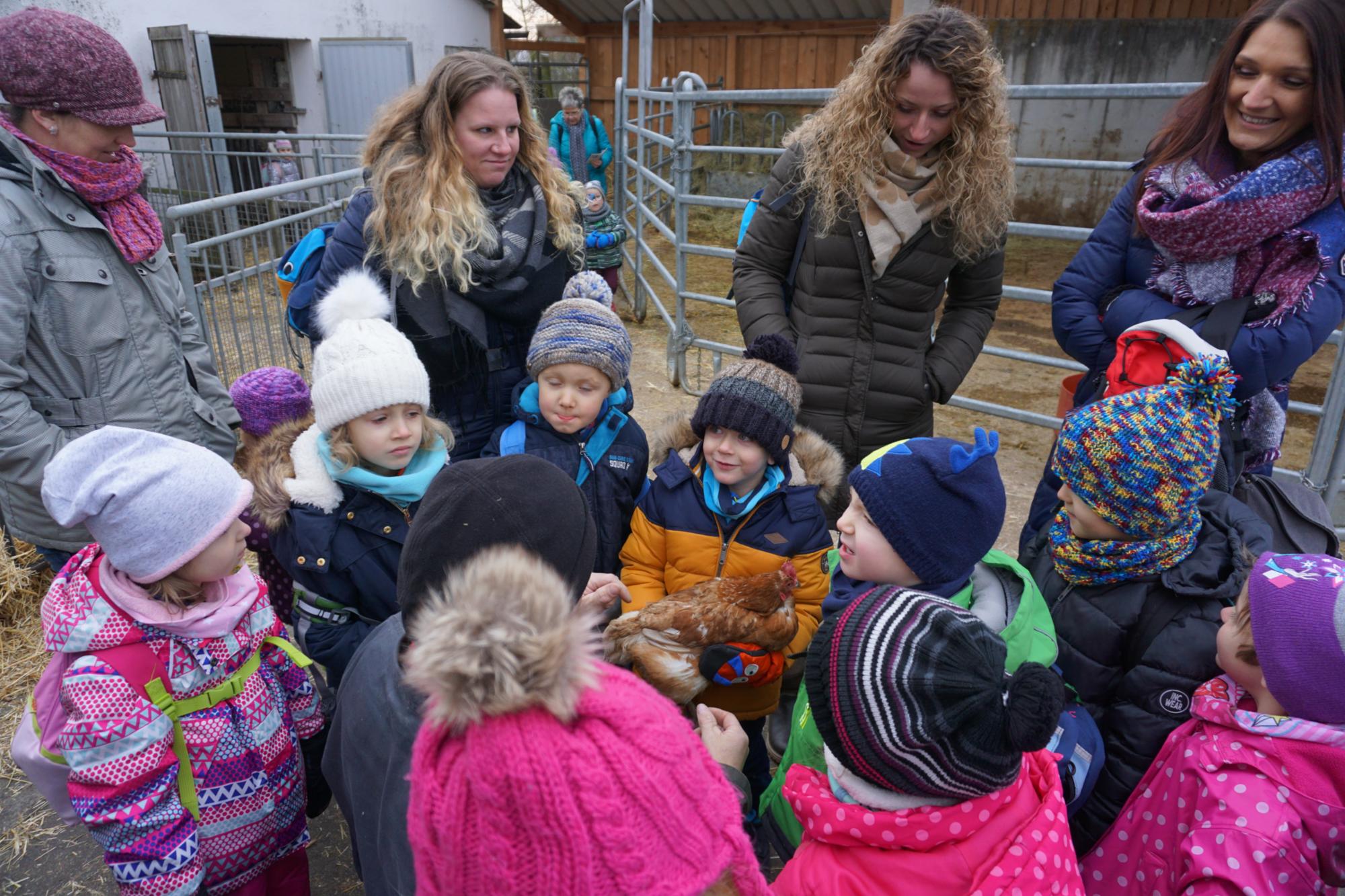 Weihnachtskrippe, Bauernhof und Theater