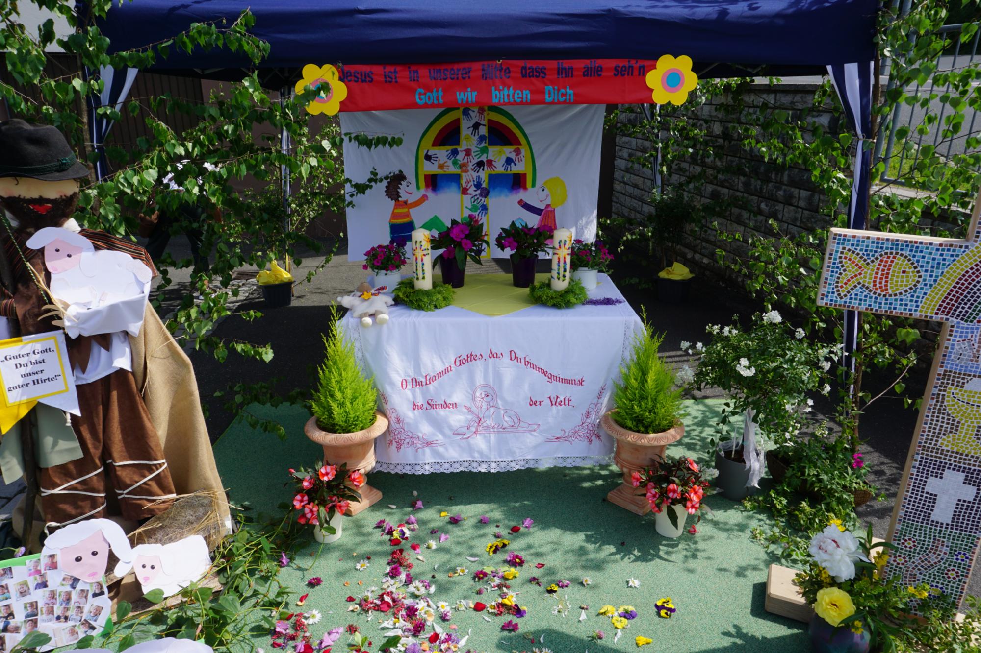 Fronleichnam 2018 in Wimmelbach - auch der Kindergarten war dabei