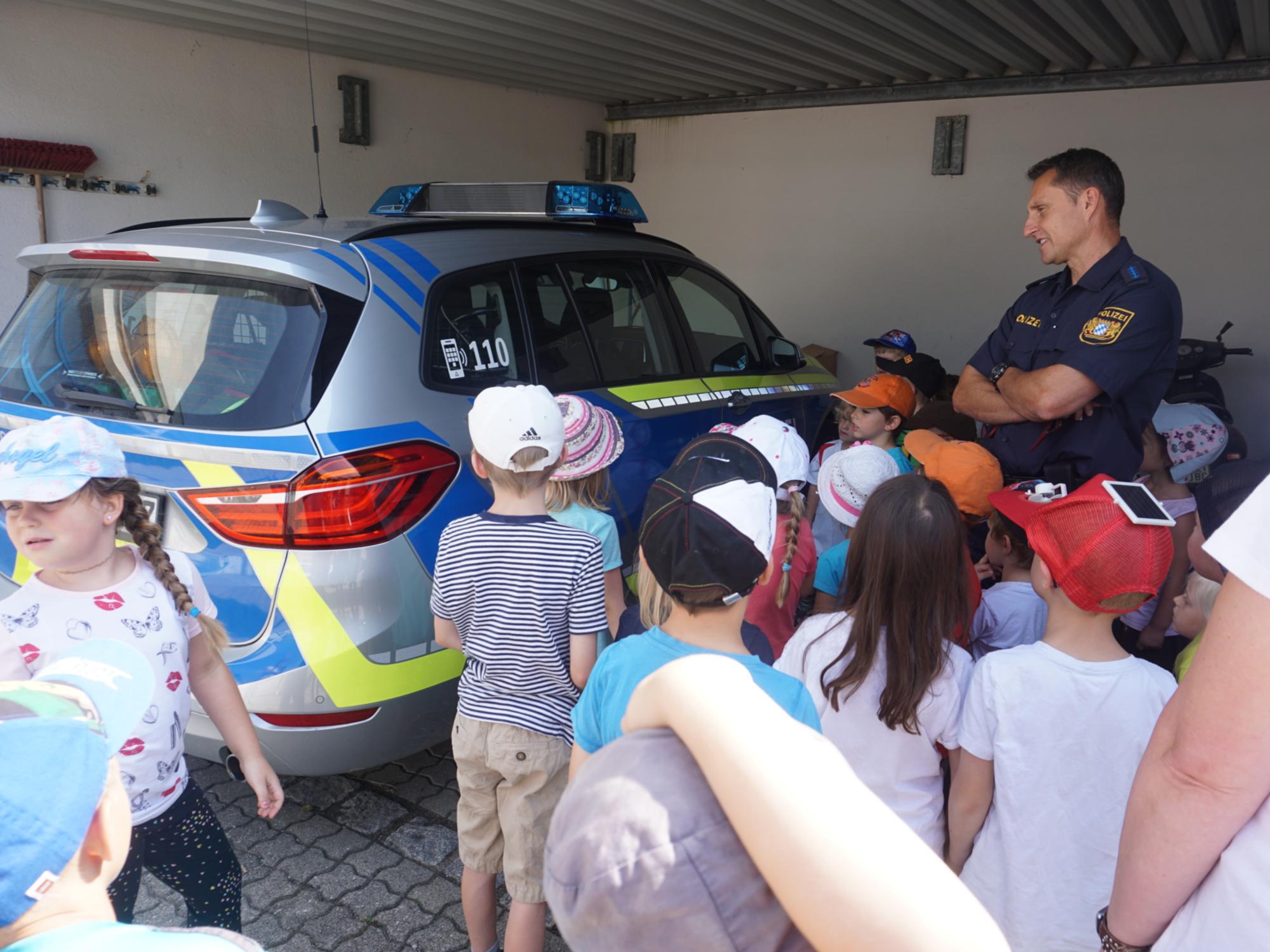 Unser Kindergarten hinter Gittern - Ein Besuch auf der Polizeiwache am 17.07.2018