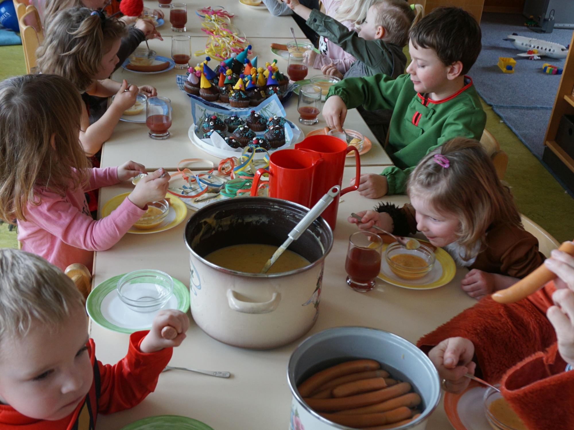 Fasching bei den Waldtieren unterwegs im Märchenwald