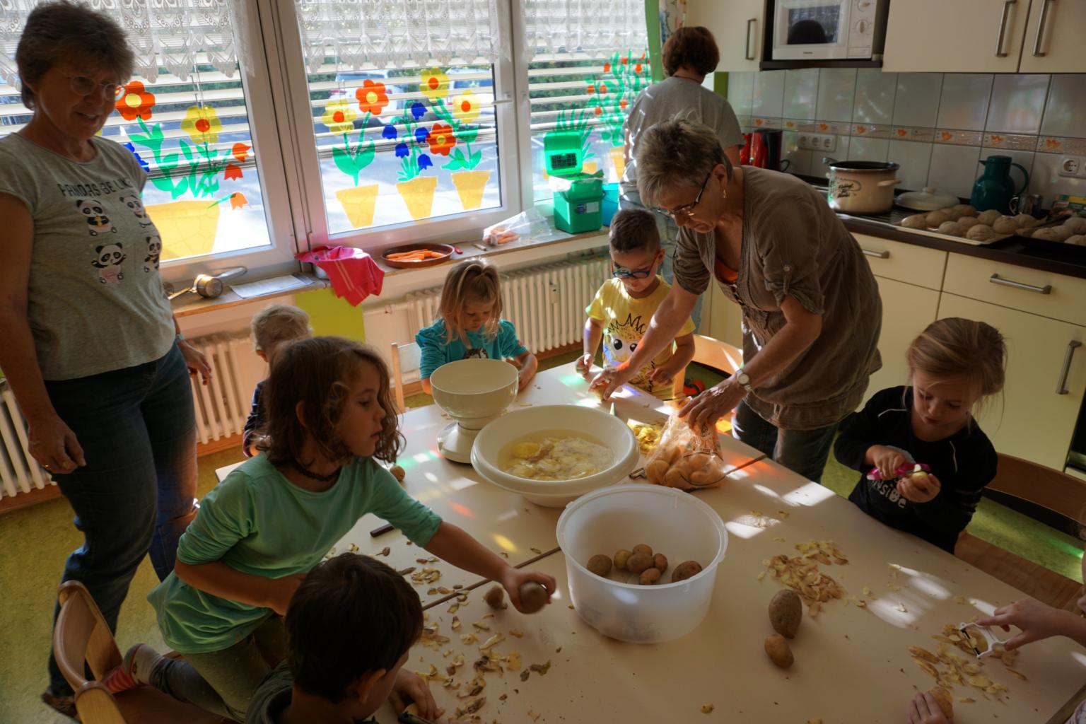 Kartoffelkönig und Schokobrunnen wir haben wieder gekocht (c) Kindergarten