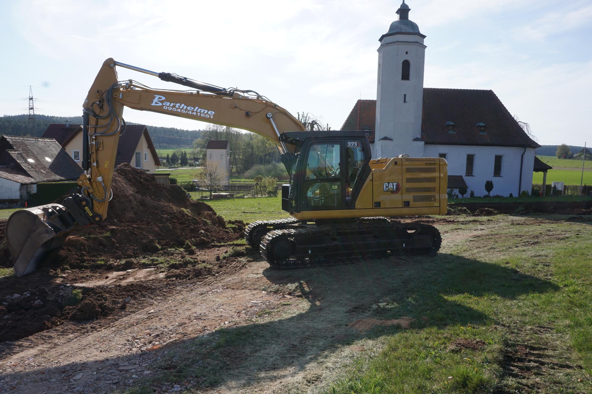 Baubeginn - Der Bagger ist da