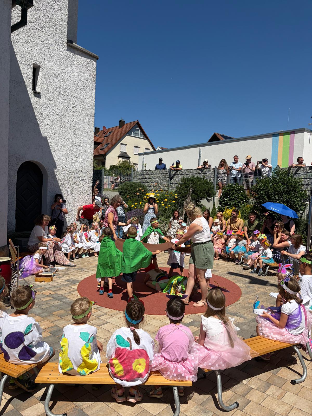 Familientag - Musical Die kleine Raupe Nimmersatt (c) Kita